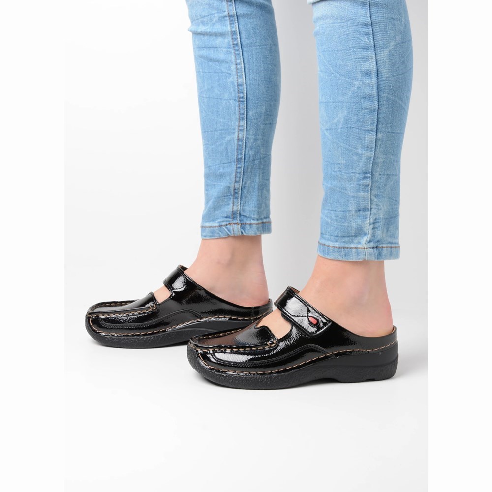 Black Wolky Roll Vegan Women's Slippers | ECKY51087