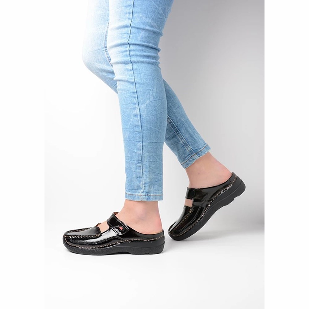 Black Wolky Roll Vegan Women's Slippers | ECKY51087