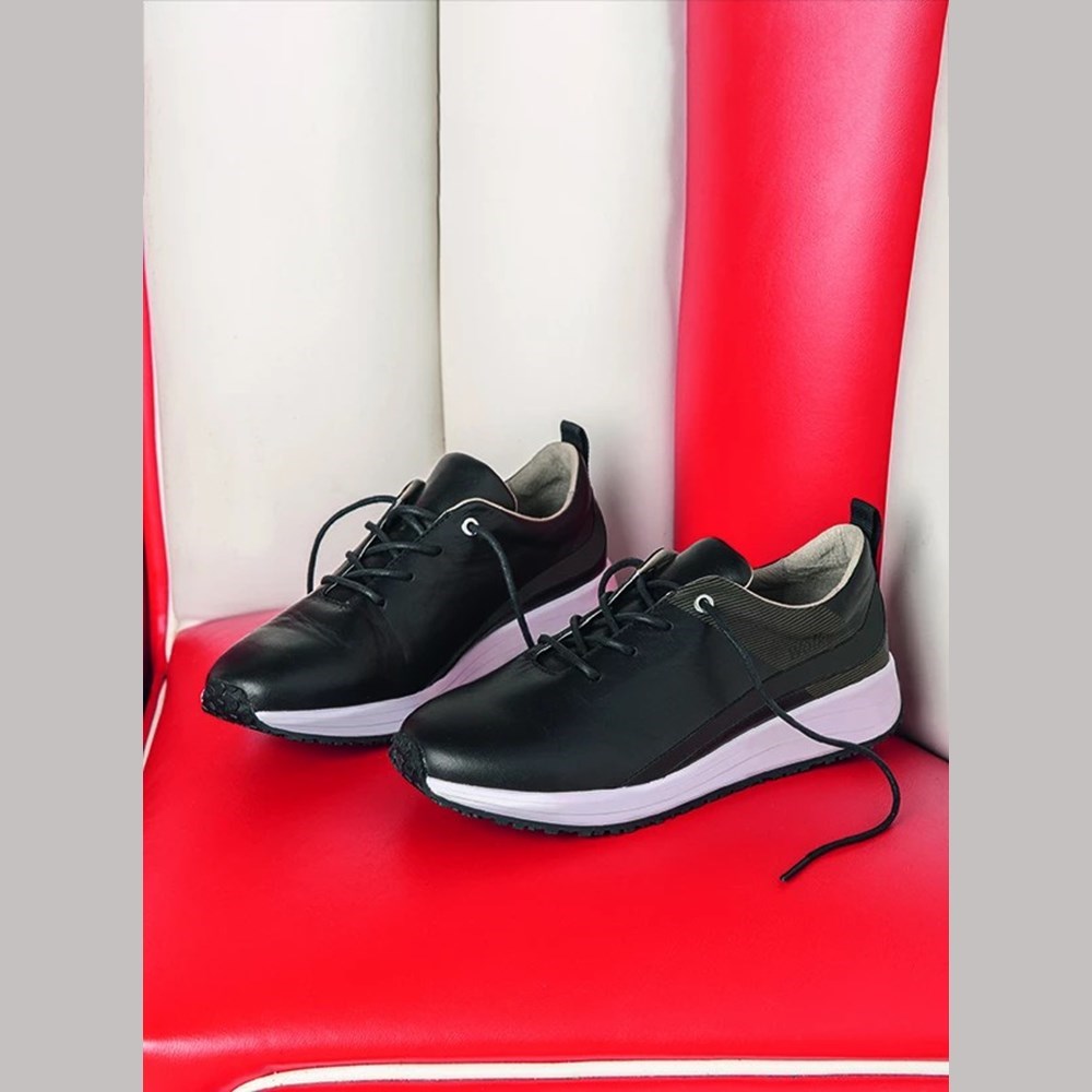 Black Wolky Runner Women's Sneakers | TQXA12370